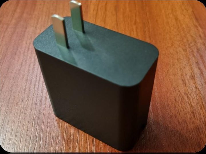 Wedge-Shaped Fast-Charge Housing with Two Pins